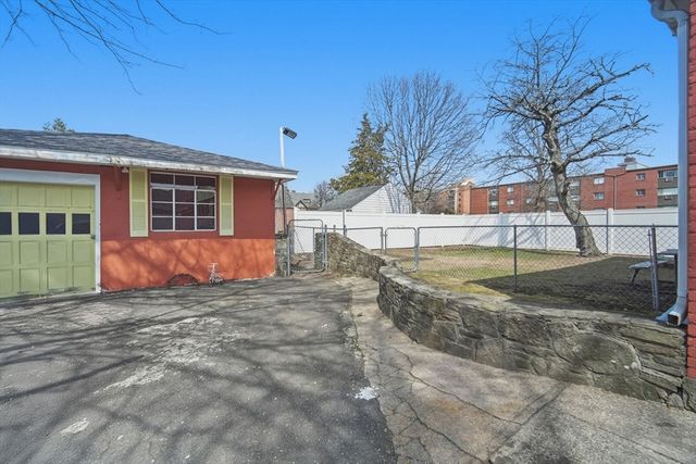 77 Locust Street, Holyoke, MA 01040
