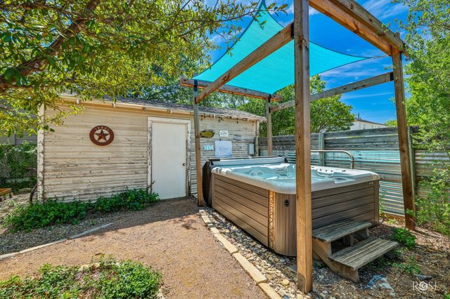 222 N Monroe Street, San Angelo, TX 76901