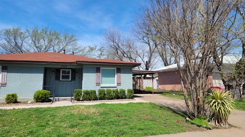 1304 Phillips Street A, Cleburne, TX 76033