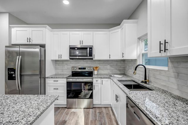 85 DELMONTE Street, Baldwin, FL 32234