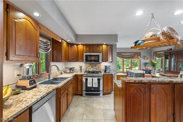 1938 Fairway Drive, Uniontown, OH 44685