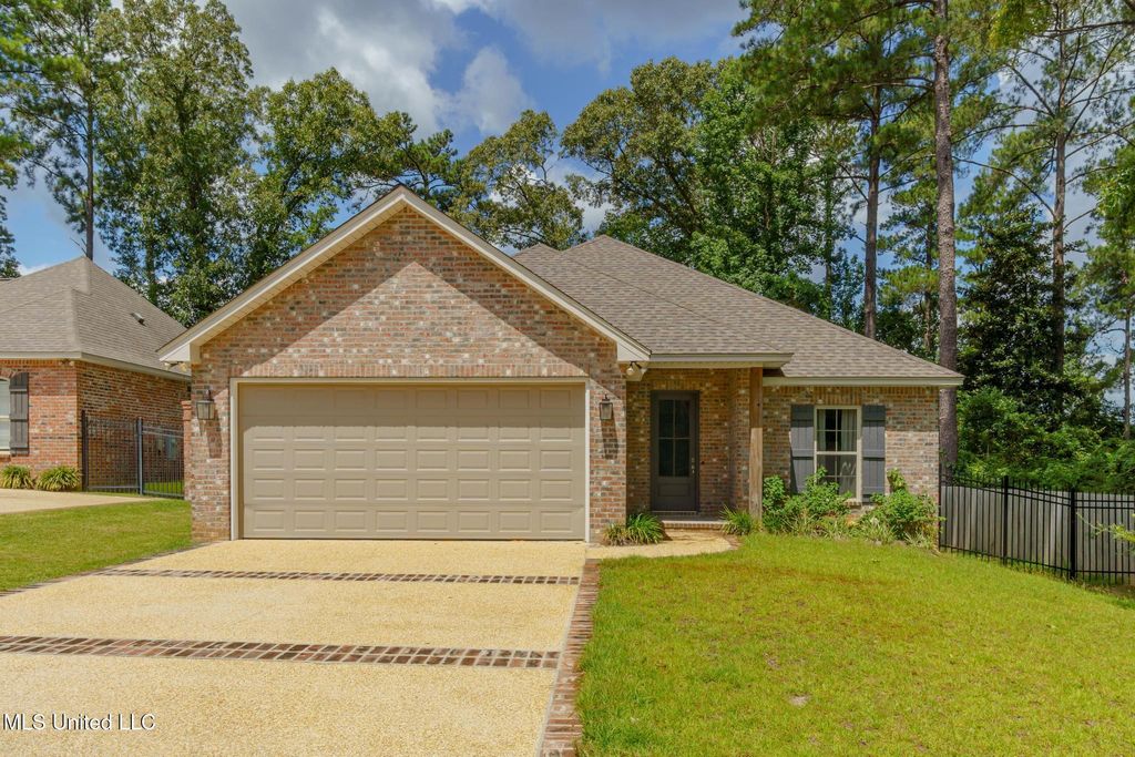 46 Canal Drive, Hattiesburg, MS 39402