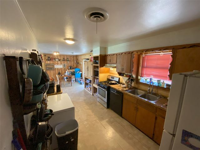 705 Pillar Street, Bowie, TX 76230