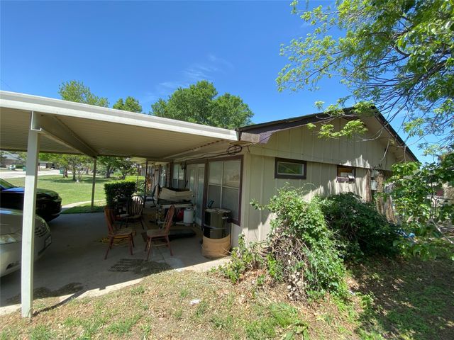 705 Pillar Street, Bowie, TX 76230