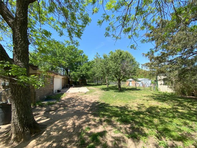 705 Pillar Street, Bowie, TX 76230