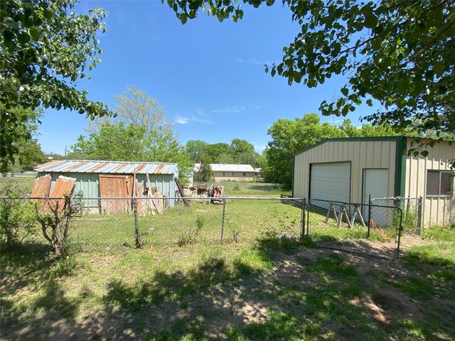 705 Pillar Street, Bowie, TX 76230
