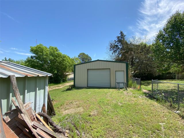 705 Pillar Street, Bowie, TX 76230