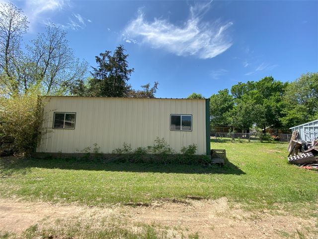 705 Pillar Street, Bowie, TX 76230
