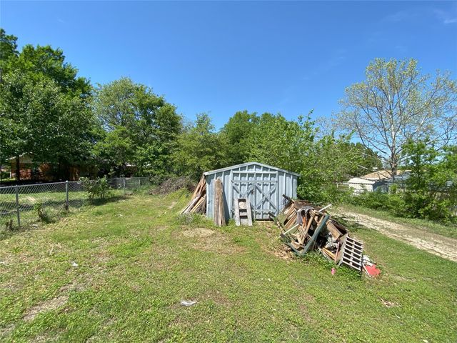 705 Pillar Street, Bowie, TX 76230