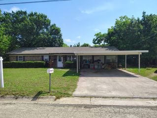 705 Pillar Street, Bowie, TX 76230