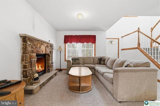 7225 WINNEBAGO DR, Pocono Lake, PA 18347