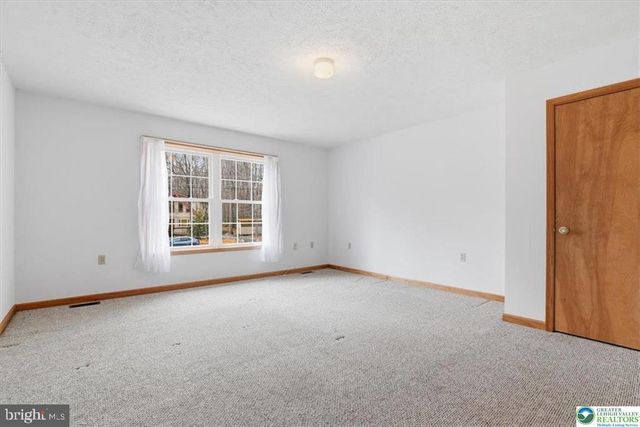 7225 WINNEBAGO DR, Pocono Lake, PA 18347