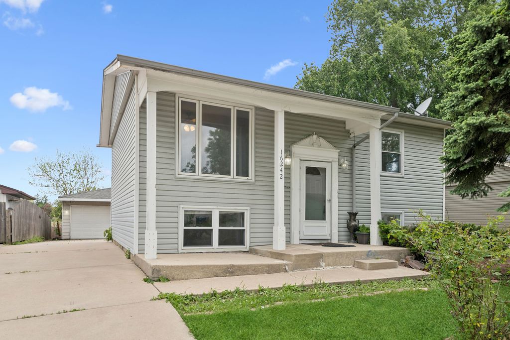 16242 92nd Avenue, Orland Hills, IL 60487