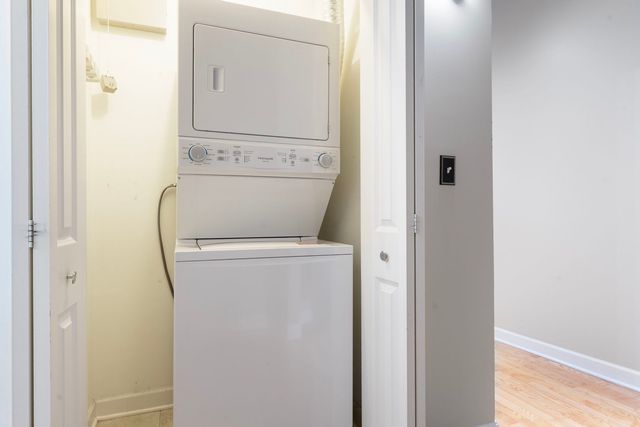 4131 W Belmont Avenue 402, Chicago, IL 60641