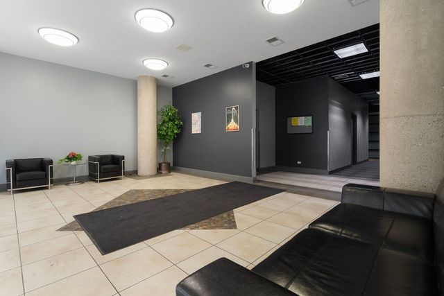 4131 W Belmont Avenue 402, Chicago, IL 60641