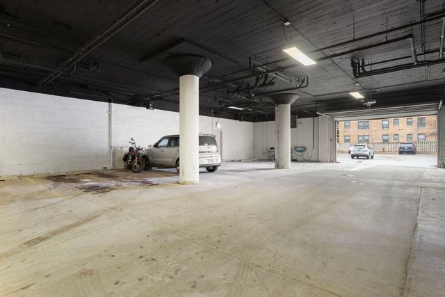 4131 W Belmont Avenue 402, Chicago, IL 60641