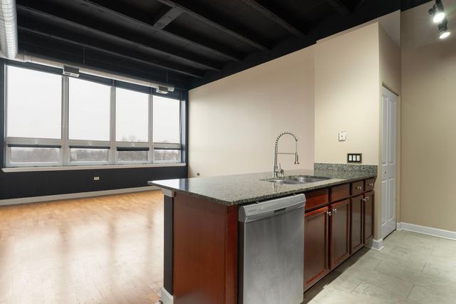 4131 W Belmont Avenue 402, Chicago, IL 60641