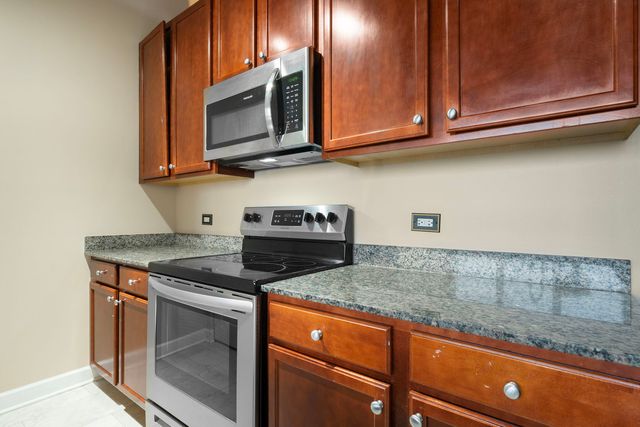 4131 W Belmont Avenue 402, Chicago, IL 60641