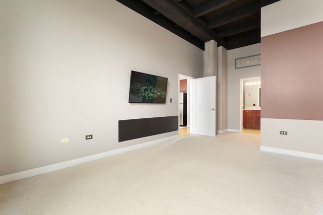 4131 W Belmont Avenue 402, Chicago, IL 60641