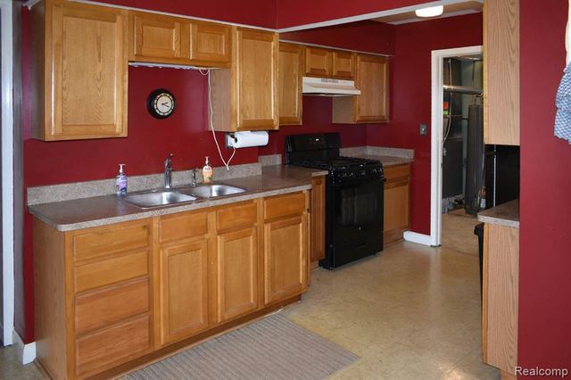 26103 Palmer Boulevard, Madison Heights, MI 48071