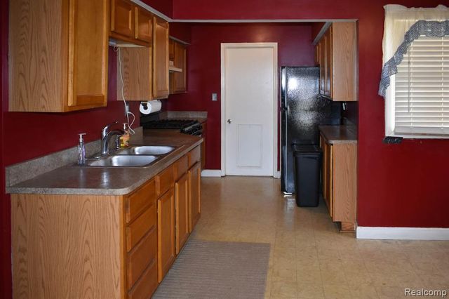 26103 Palmer Boulevard, Madison Heights, MI 48071