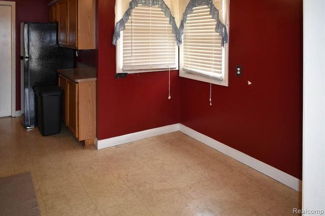 26103 Palmer Boulevard, Madison Heights, MI 48071