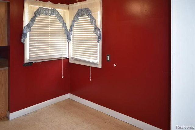 26103 Palmer Boulevard, Madison Heights, MI 48071