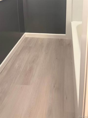 26103 Palmer Boulevard, Madison Heights, MI 48071