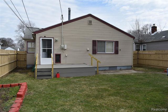 26103 Palmer Boulevard, Madison Heights, MI 48071