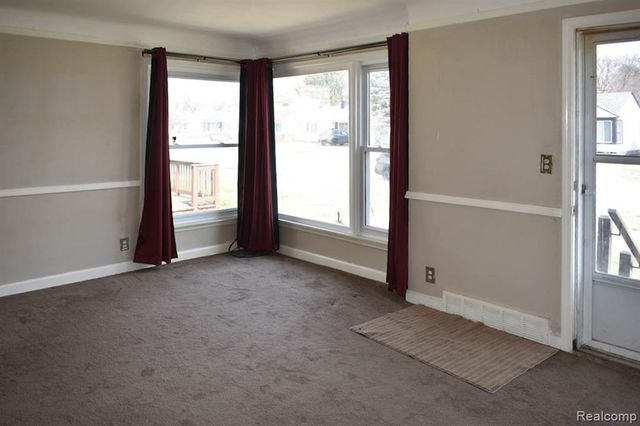 26103 Palmer Boulevard, Madison Heights, MI 48071