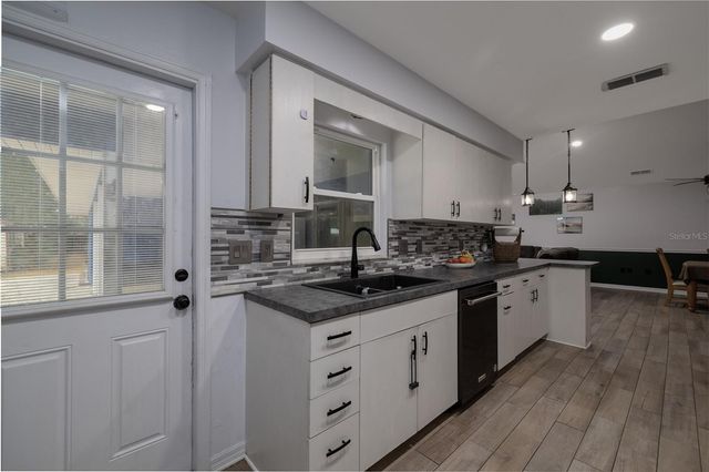 420 PINEAPPLE STREET, Orange City, FL 32763