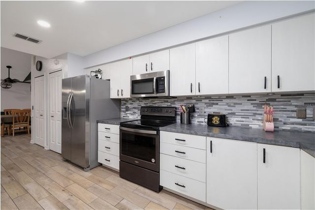 420 PINEAPPLE STREET, Orange City, FL 32763