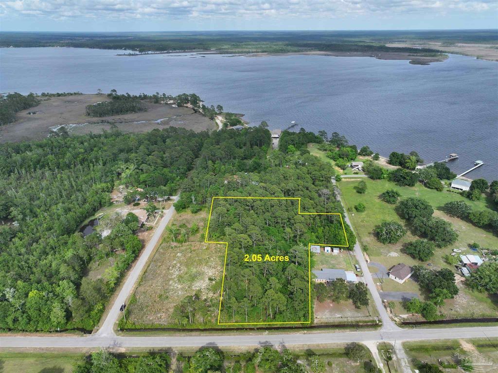 Robinson Point Rd, Bagdad, FL 32583