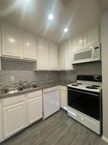 307 E Mitchell Street C, Arlington, TX 76010