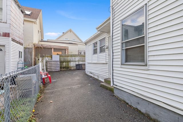 75 Plain St, Lowell, MA 01851