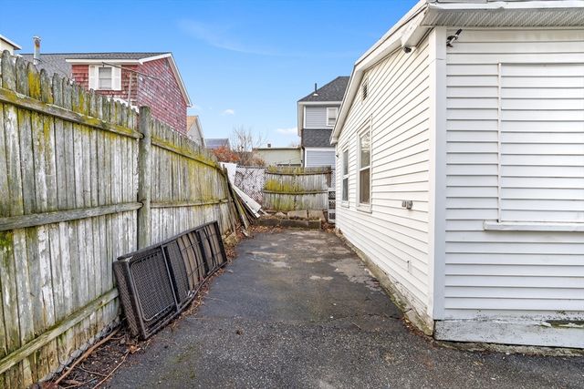 75 Plain St, Lowell, MA 01851
