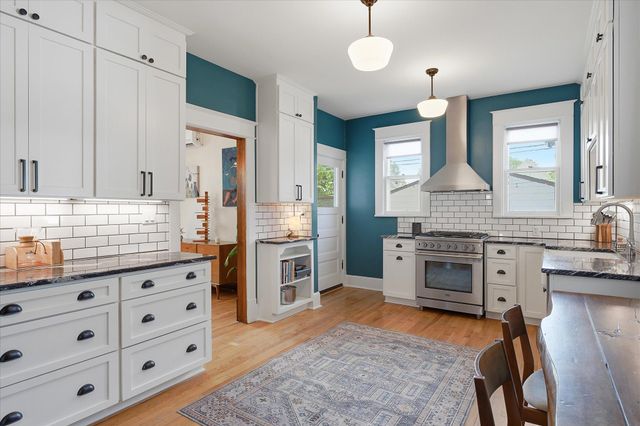 1008 Charles Avenue, Saint Paul, MN 55104