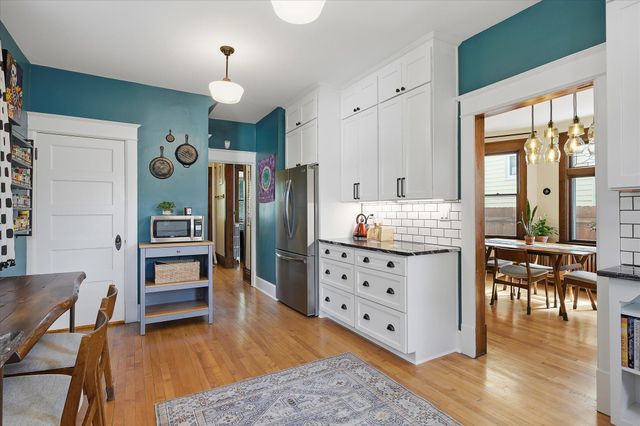 1008 Charles Avenue, Saint Paul, MN 55104