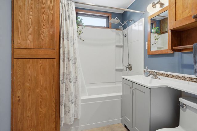 1008 Charles Avenue, Saint Paul, MN 55104