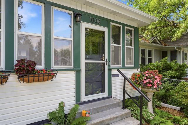 1008 Charles Avenue, Saint Paul, MN 55104