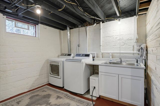 1008 Charles Avenue, Saint Paul, MN 55104