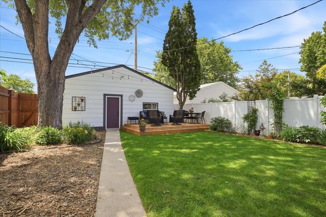 1008 Charles Avenue, Saint Paul, MN 55104