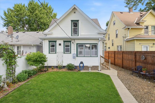1008 Charles Avenue, Saint Paul, MN 55104