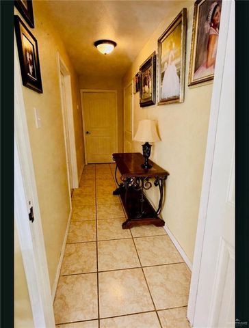 618 N Val Verde Road, Edinburg, TX 78542