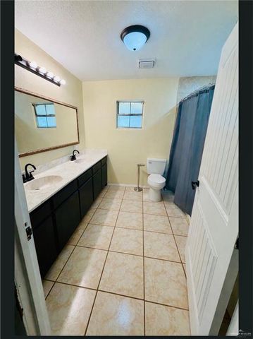 618 N Val Verde Road, Edinburg, TX 78542