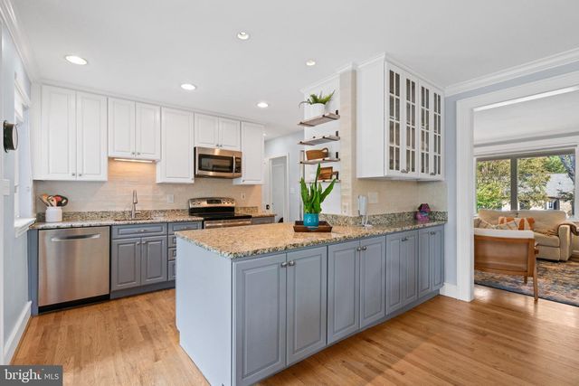 5191 LINNEAN TER NW, Washington, DC 20008