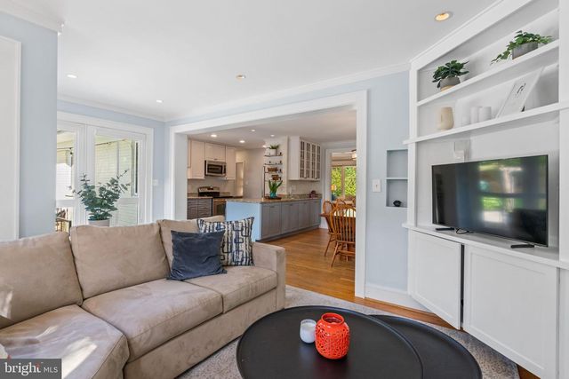 5191 LINNEAN TER NW, Washington, DC 20008