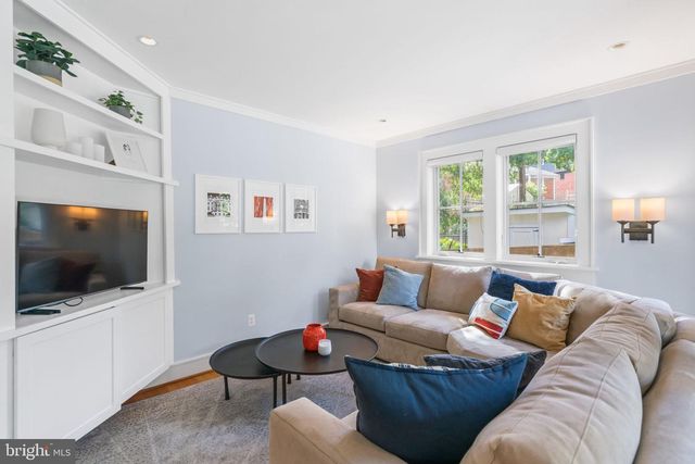 5191 LINNEAN TER NW, Washington, DC 20008