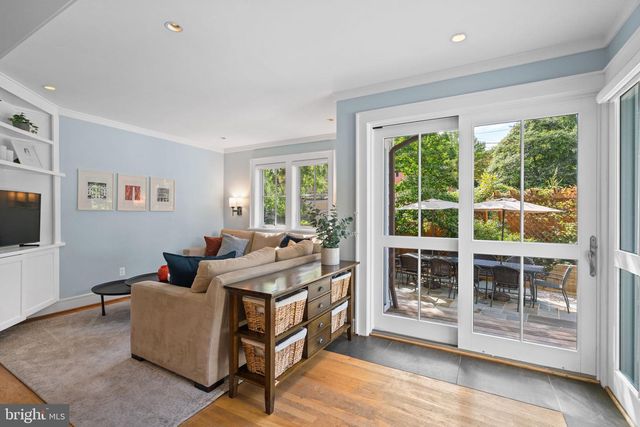 5191 LINNEAN TER NW, Washington, DC 20008