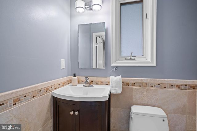 5191 LINNEAN TER NW, Washington, DC 20008